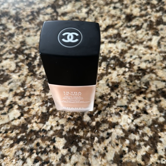 CHANEL Other - Chanel Ultra Le Teint Foundation (Shade BR22)